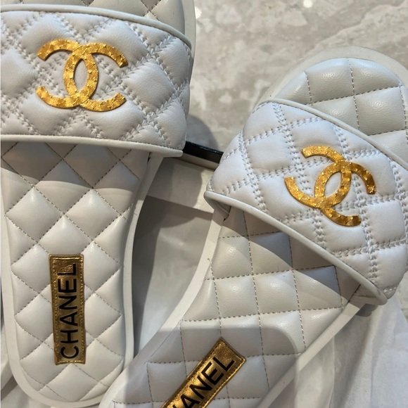 Chanel CC Logo Slides - Picture 11 of 11